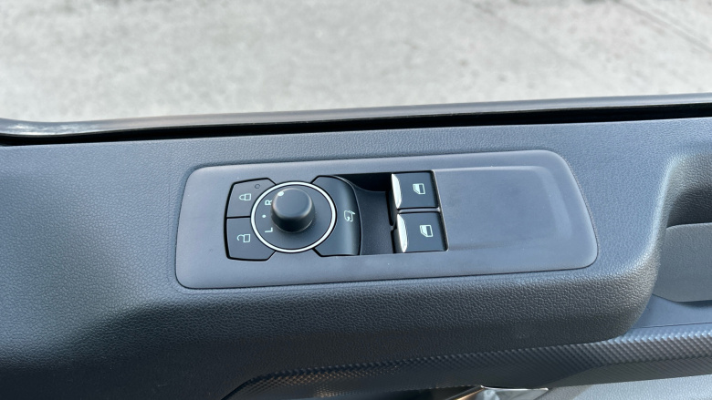 Ford Transit Custom E-320 L1 Rwd 100kW 65kWh H1 Van Limited Auto